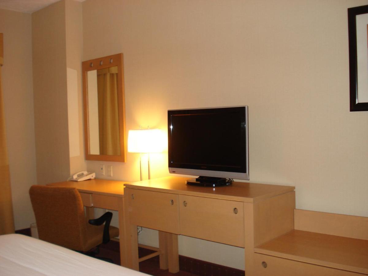 Holiday Inn Express Saltillo Zona Aeropuerto By Ihg Экстерьер фото