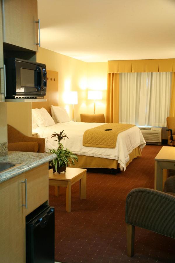 Holiday Inn Express Saltillo Zona Aeropuerto By Ihg Экстерьер фото