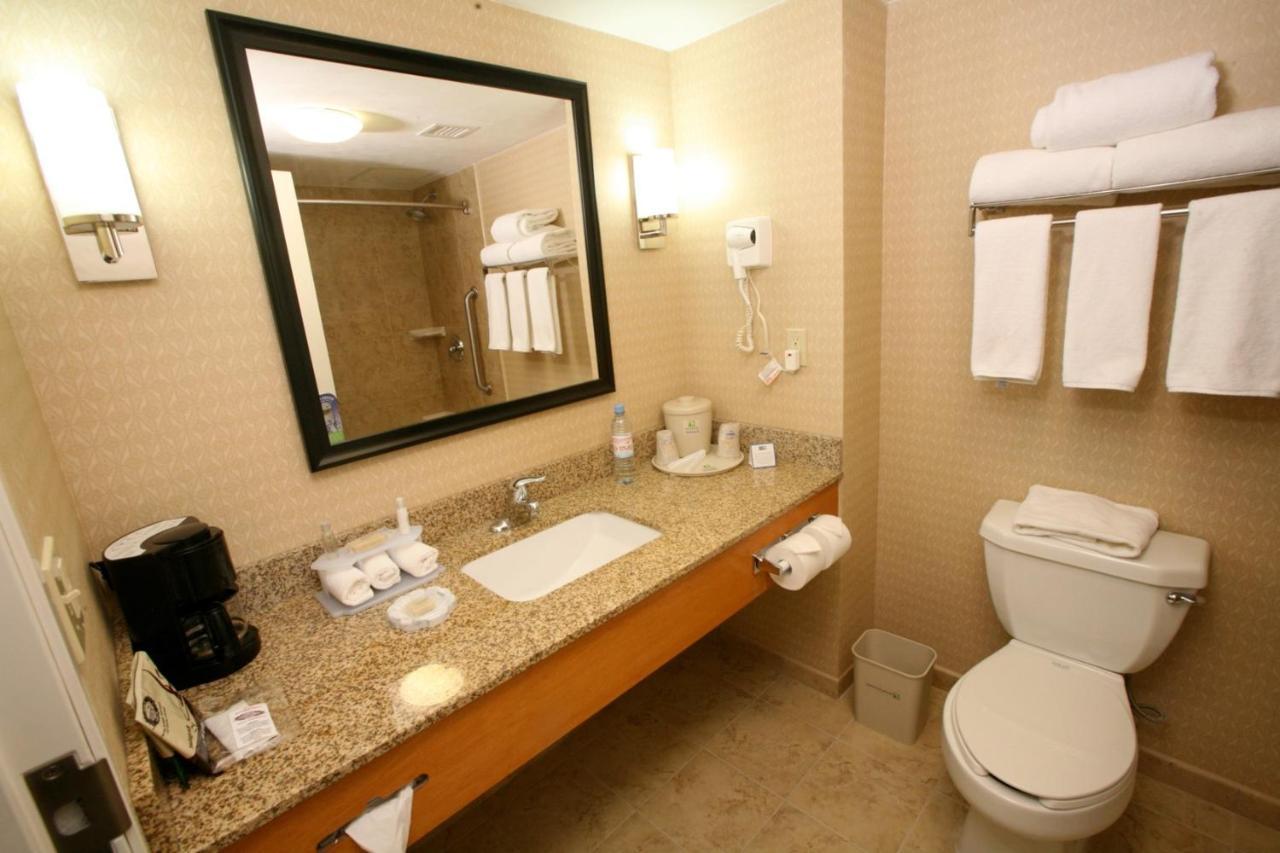 Holiday Inn Express Saltillo Zona Aeropuerto By Ihg Экстерьер фото