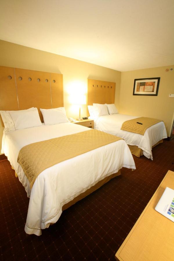 Holiday Inn Express Saltillo Zona Aeropuerto By Ihg Экстерьер фото