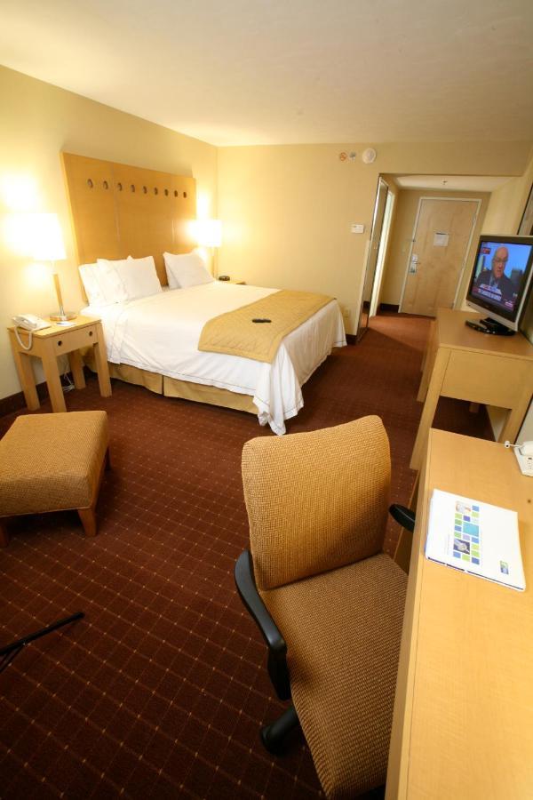 Holiday Inn Express Saltillo Zona Aeropuerto By Ihg Экстерьер фото