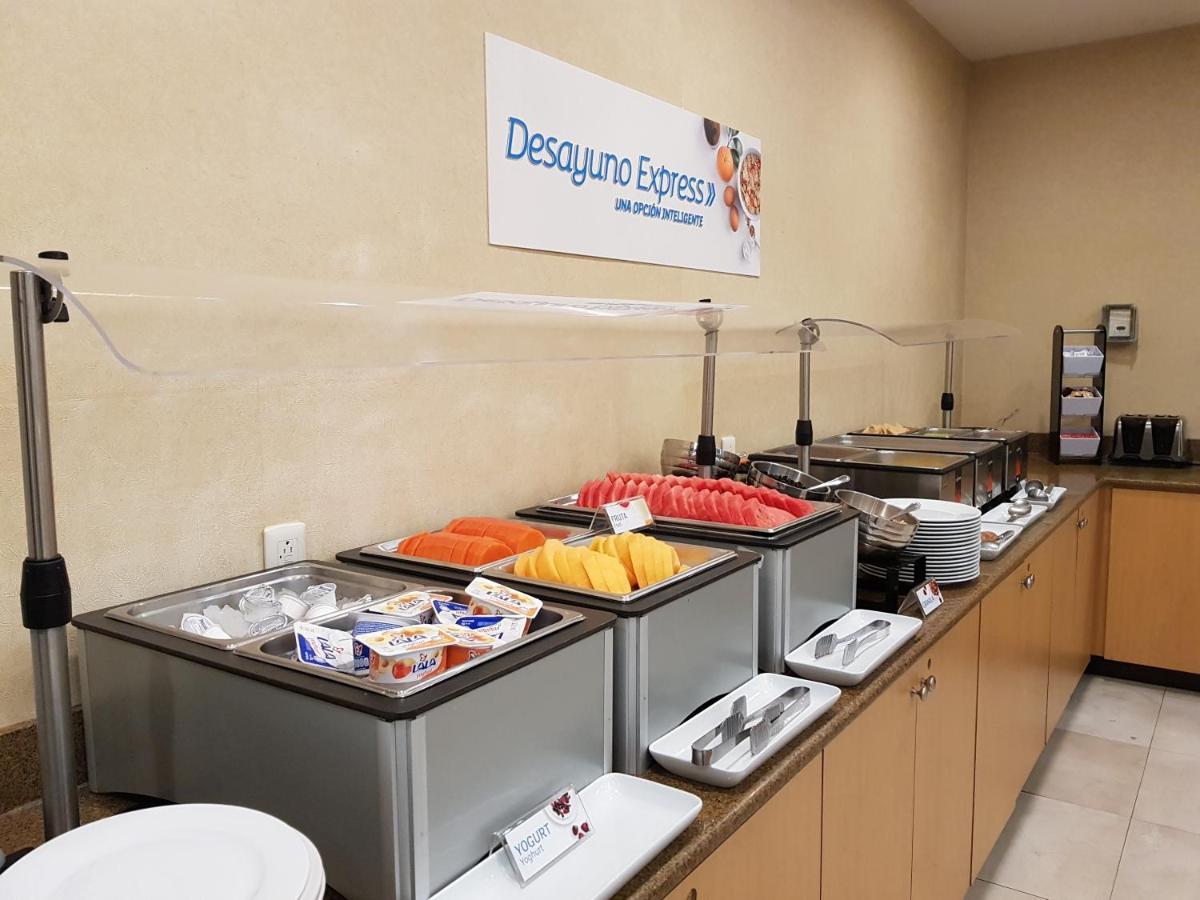 Holiday Inn Express Saltillo Zona Aeropuerto By Ihg Экстерьер фото