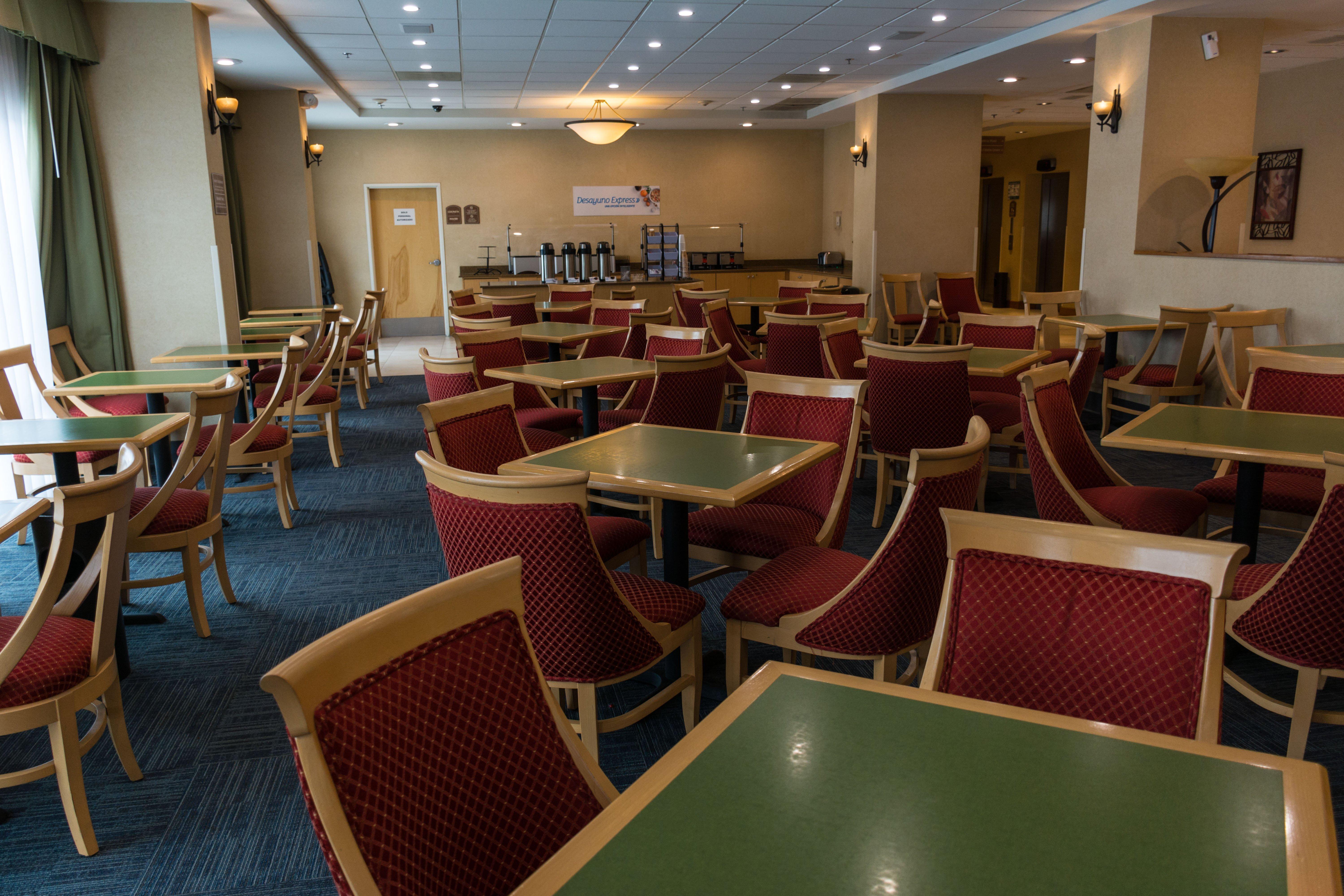 Holiday Inn Express Saltillo Zona Aeropuerto By Ihg Экстерьер фото