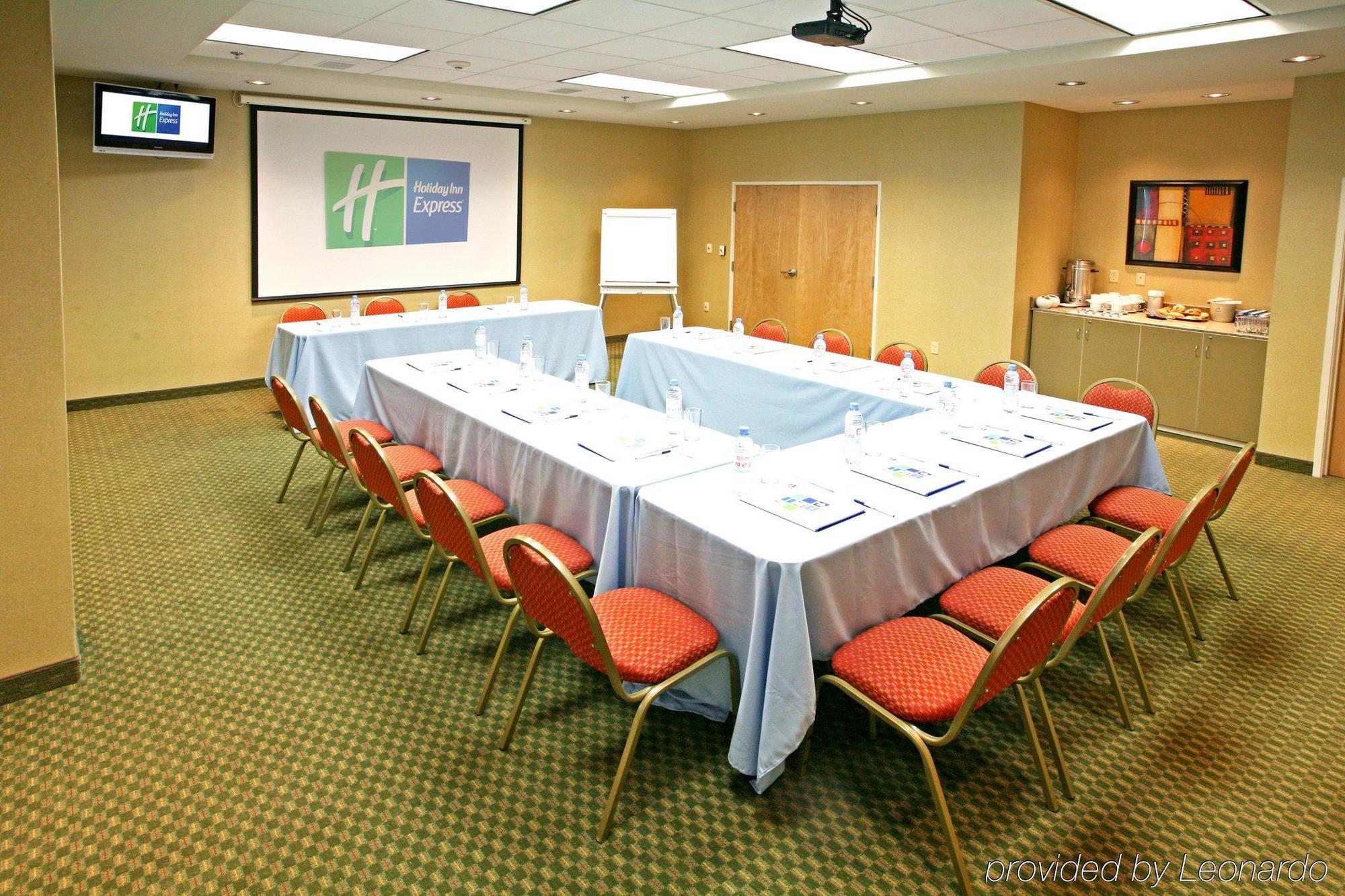 Holiday Inn Express Saltillo Zona Aeropuerto By Ihg Экстерьер фото