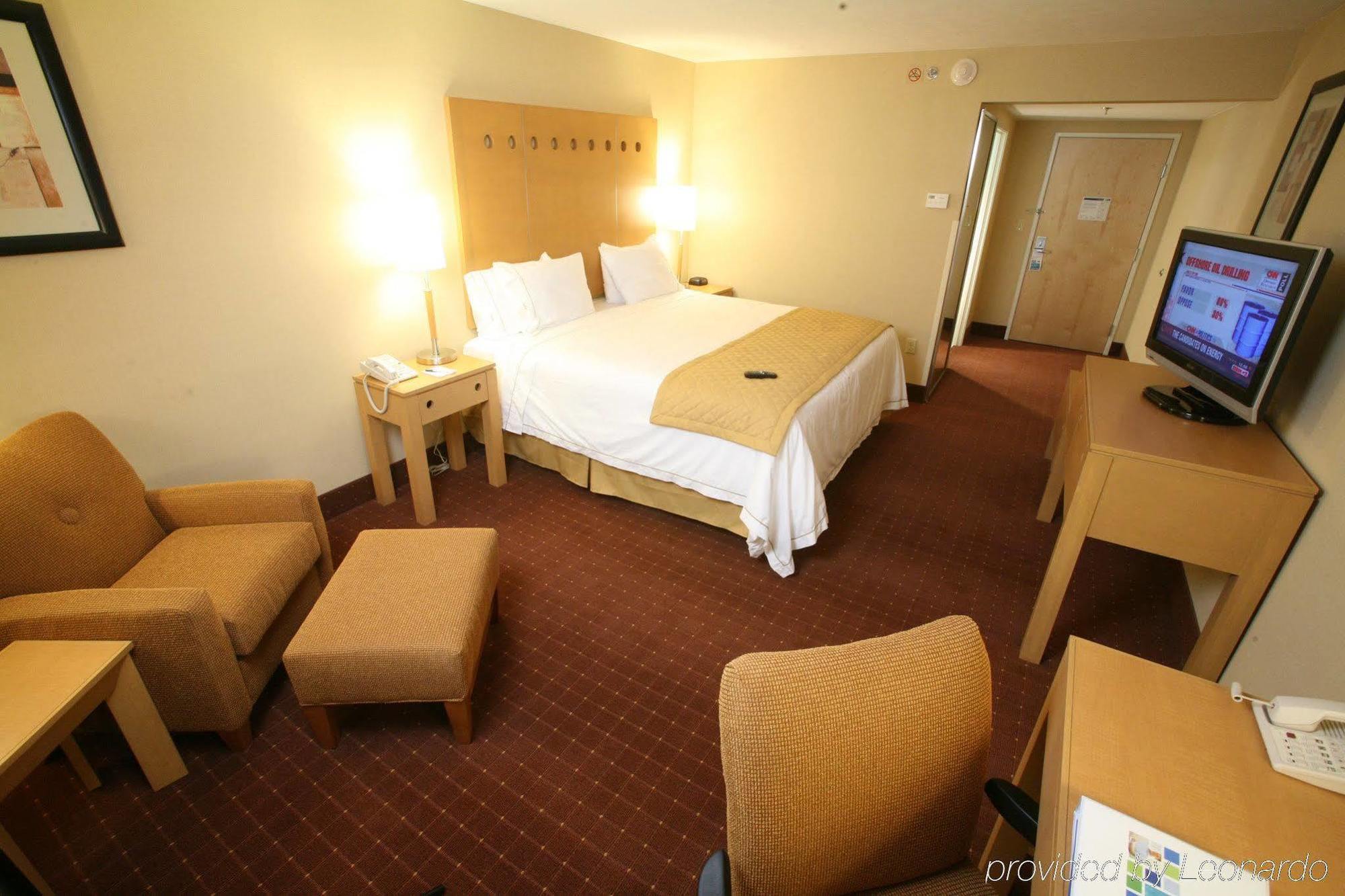 Holiday Inn Express Saltillo Zona Aeropuerto By Ihg Экстерьер фото
