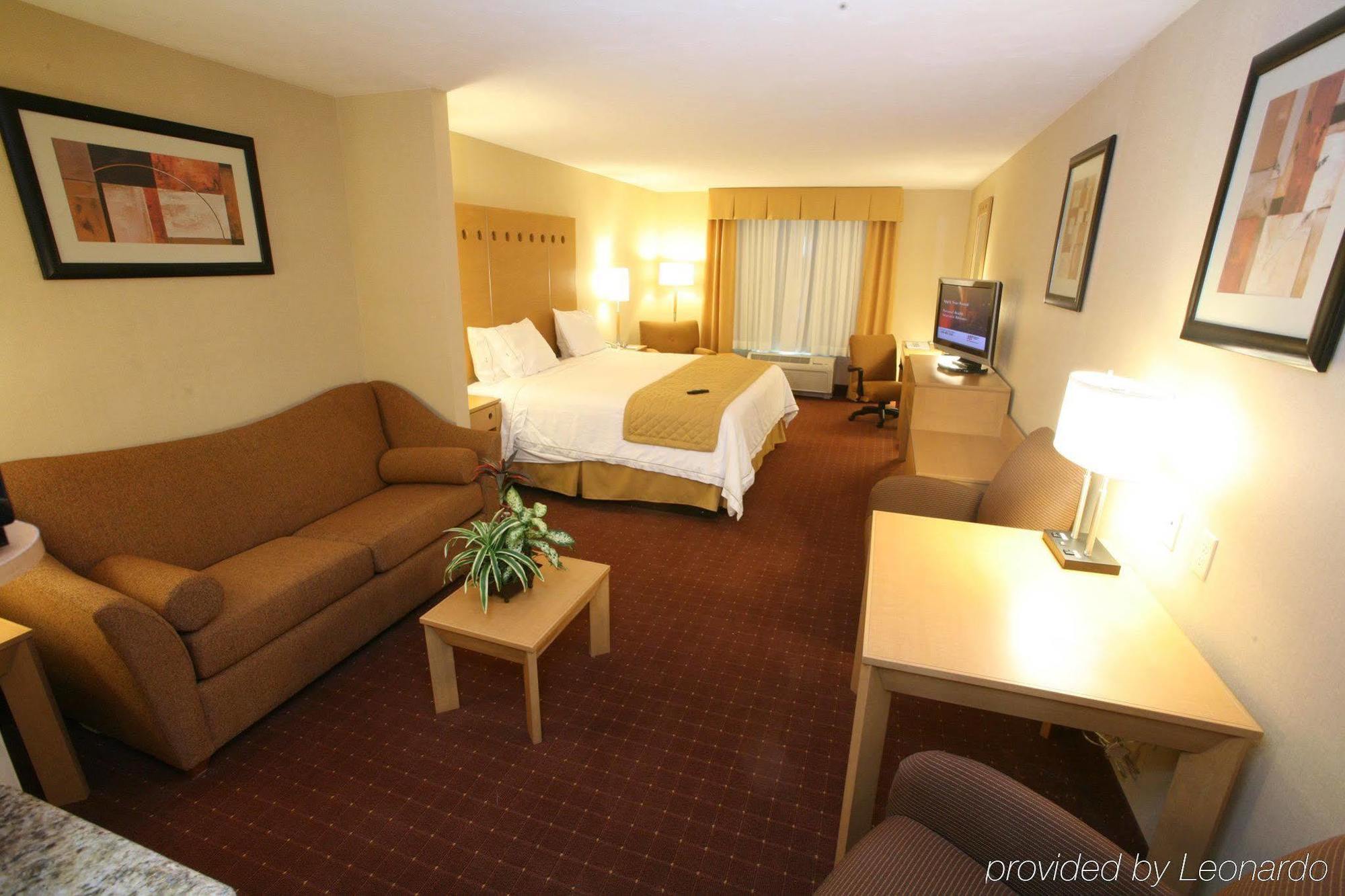 Holiday Inn Express Saltillo Zona Aeropuerto By Ihg Экстерьер фото
