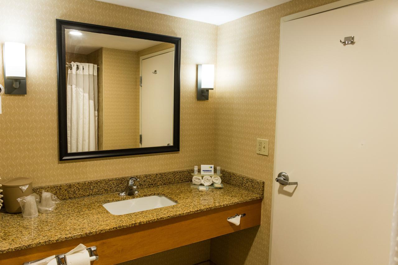 Holiday Inn Express Saltillo Zona Aeropuerto By Ihg Экстерьер фото