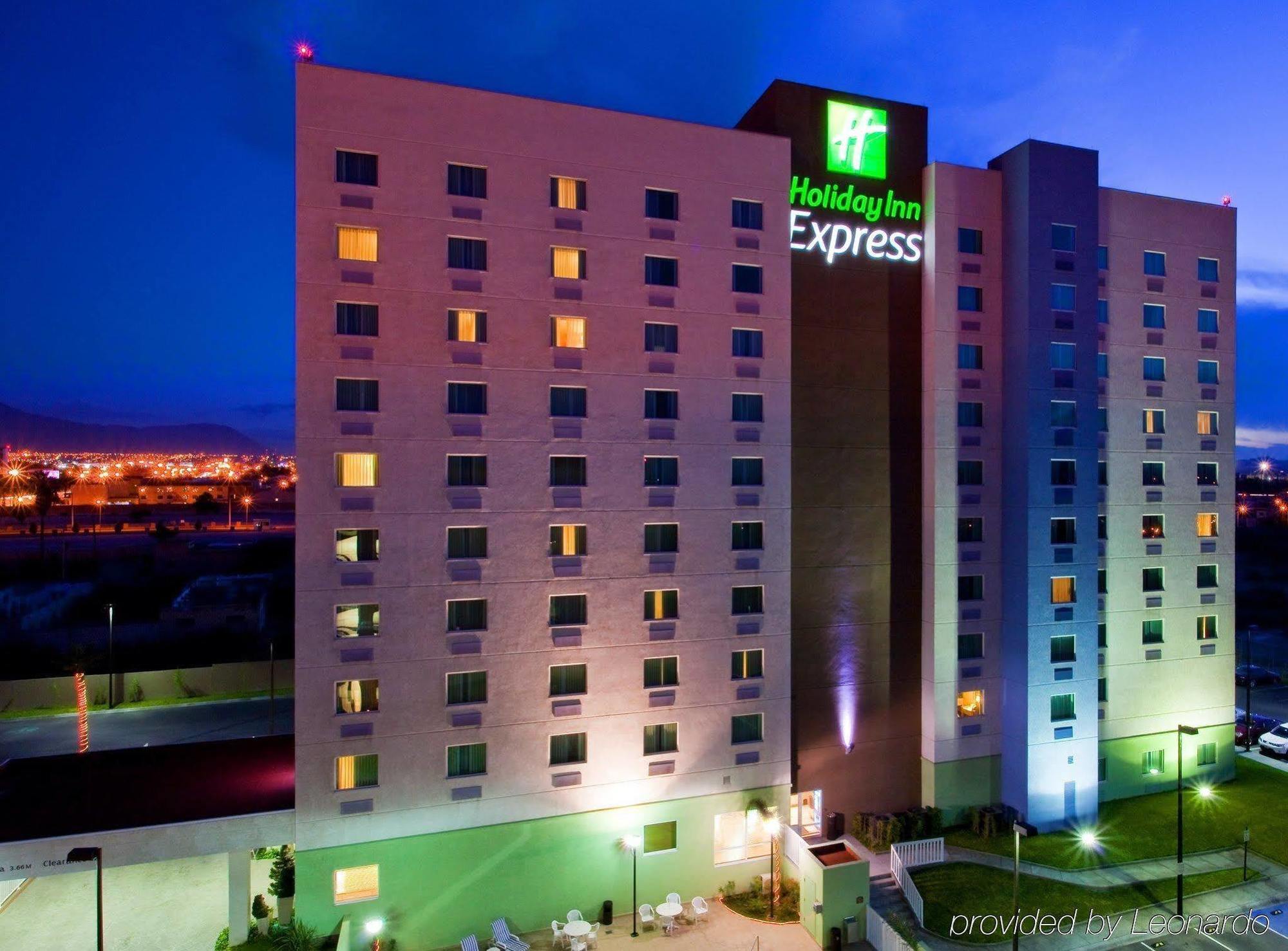 Holiday Inn Express Saltillo Zona Aeropuerto By Ihg Экстерьер фото