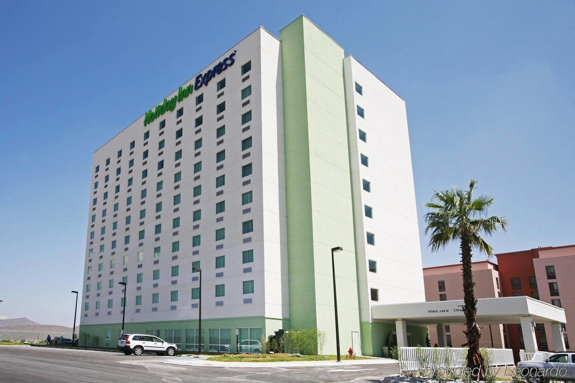 Holiday Inn Express Saltillo Zona Aeropuerto By Ihg Экстерьер фото