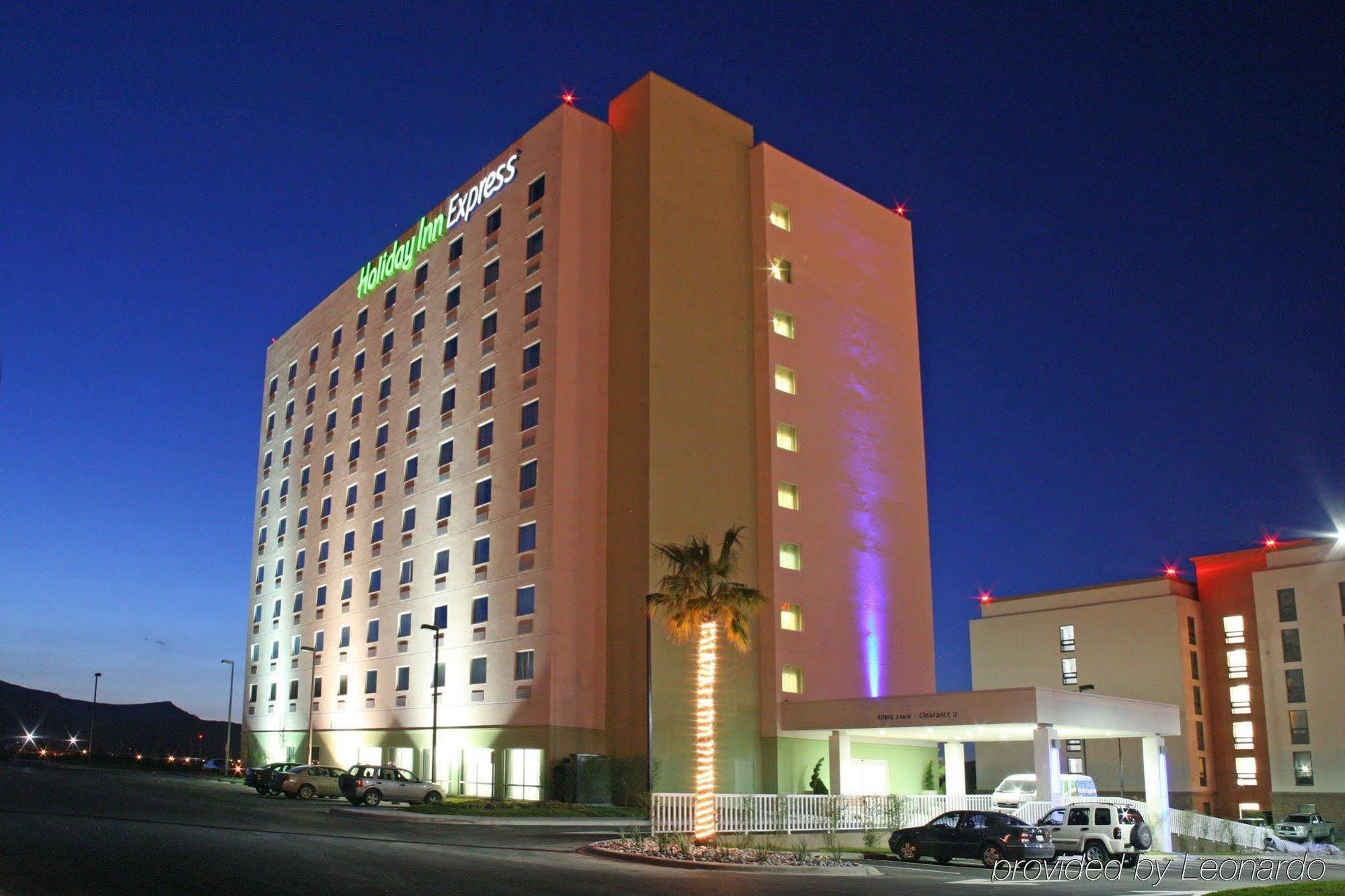 Holiday Inn Express Saltillo Zona Aeropuerto By Ihg Экстерьер фото