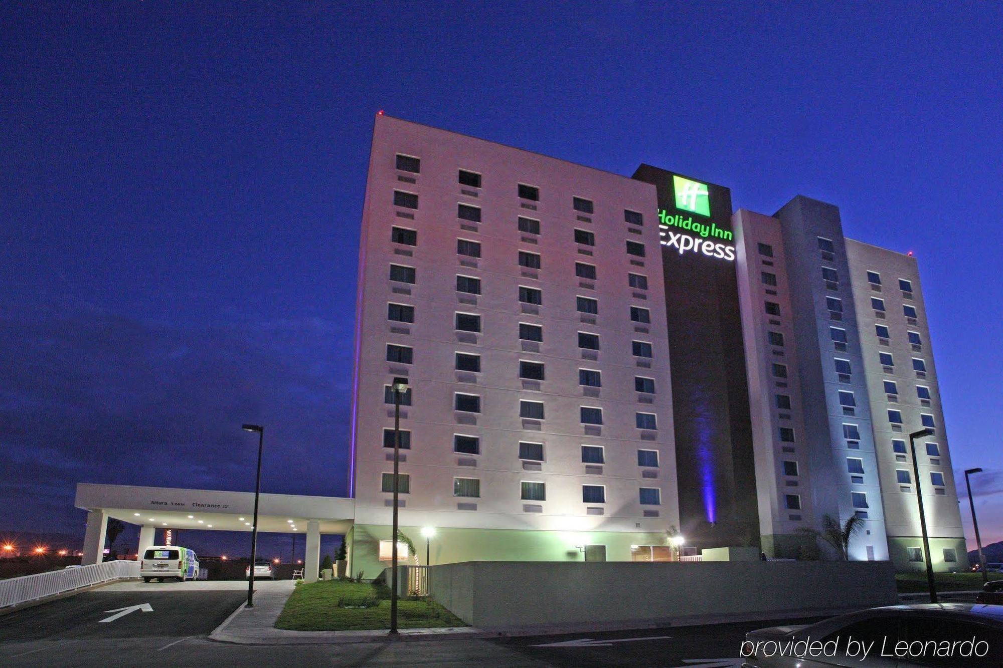 Holiday Inn Express Saltillo Zona Aeropuerto By Ihg Экстерьер фото
